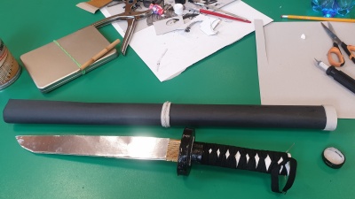 Tworzenie z kartonu i papieru modelu miecza