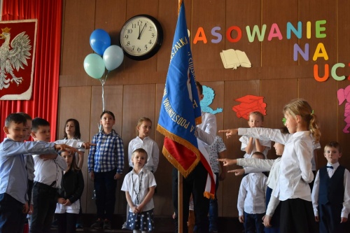 Pasowanie pierwszoklasistów na uczniów Jedynki