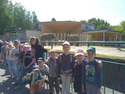 Pierwszoklasiści na wycieczce w ZOO