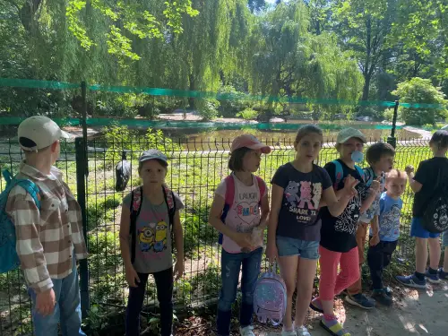 Uczniowie klasy 2b na wycieczce w ZOO