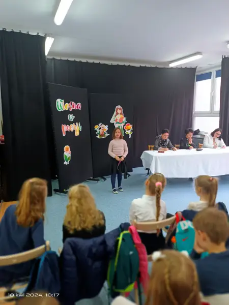Zdjęcie uczestników konkursu recytatorskiego