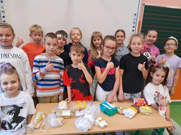 Podsumowanie akcji Podziel się kanapką - zdjęcia zebranych artykułów