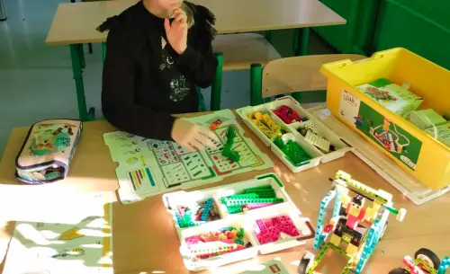 Zdjęcie z zajęć świetlicowych w laboratorium