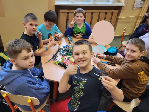 Zdjęcie z zajęć świetlicowych w laboratorium