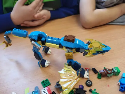 Zdjęcie z zajęć świetlicowych w laboratorium