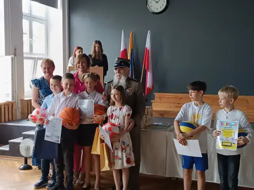 Zdjęcie z apelu na zakończenie roku szkolnego