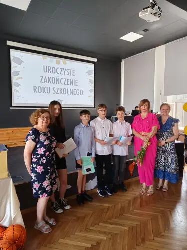 Zdjęcie z apelu na zakończenie roku szkolnego