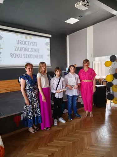 Zdjęcie z apelu na zakończenie roku szkolnego