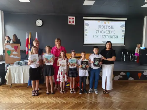 Zdjęcie z apelu na zakończenie roku szkolnego