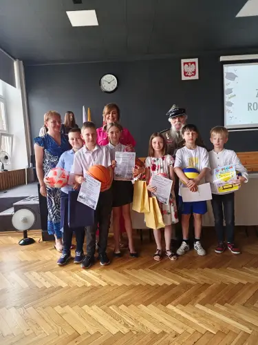 Zdjęcie z apelu na zakończenie roku szkolnego