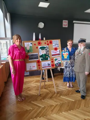 Zdjęcie z apelu na zakończenie roku szkolnego