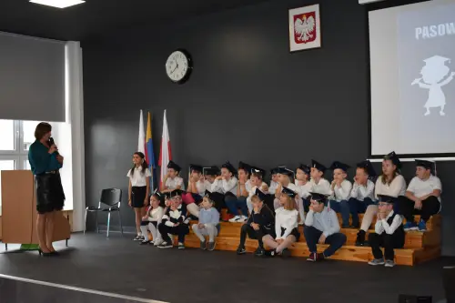 Zdjęcie z pasowania uczniów