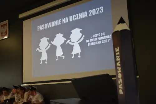 Zdjęcie z pasowania uczniów