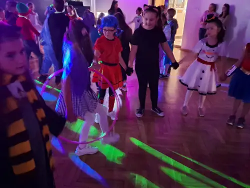 Zdjęcie dzieci na balu