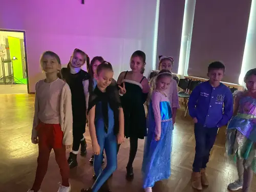 Zdjęcie dzieci na balu