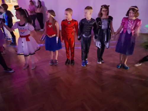 Zdjęcie dzieci na balu