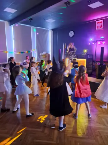 Zdjęcie dzieci na balu