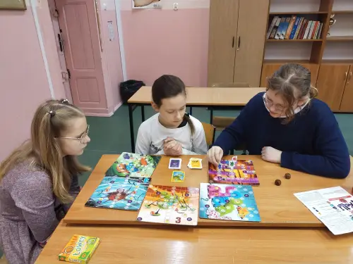 Zdjęcie z zabawy z planszówkami
