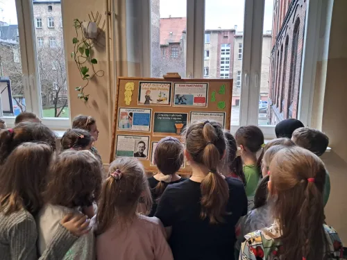 Zdjęcie z obchodów Dnia Nauki w Jedynce