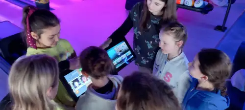 Zdjęcie z obchodów Dnia Kobiet w klasach 4-8