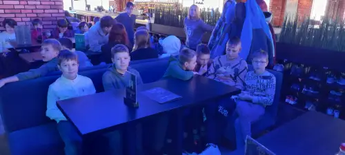 Zdjęcie z obchodów Dnia Kobiet w klasach 4-8