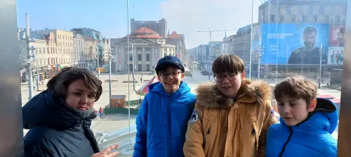 Zdjęcie z obchodów Dnia Kobiet w klasach 4-8