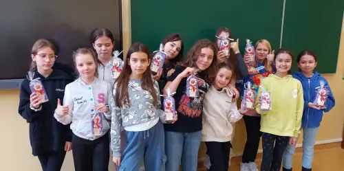 Zdjęcie z obchodów Dnia Kobiet w klasach 4-8