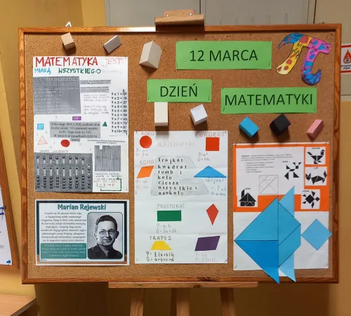 Zdjęcie ze szkolnych obchodów Dnia Matematyki