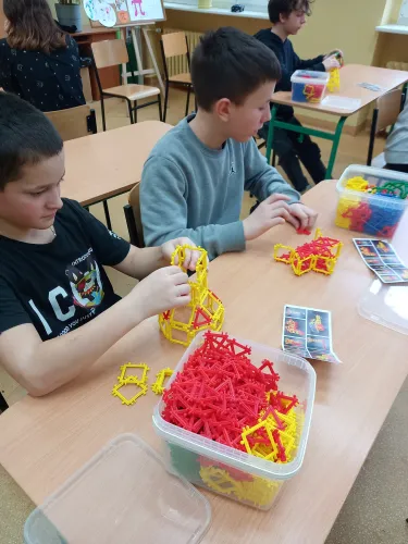 Zdjęcie ze szkolnych obchodów Dnia Matematyki