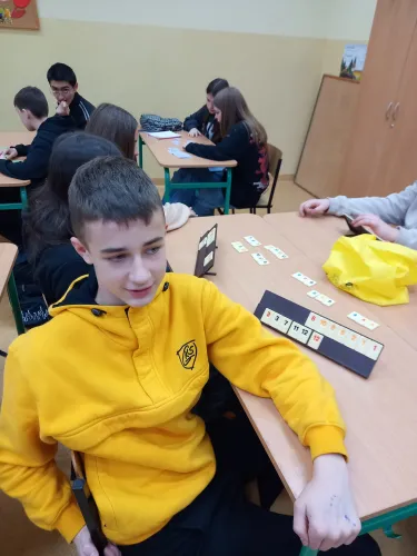 Zdjęcie ze szkolnych obchodów Dnia Matematyki