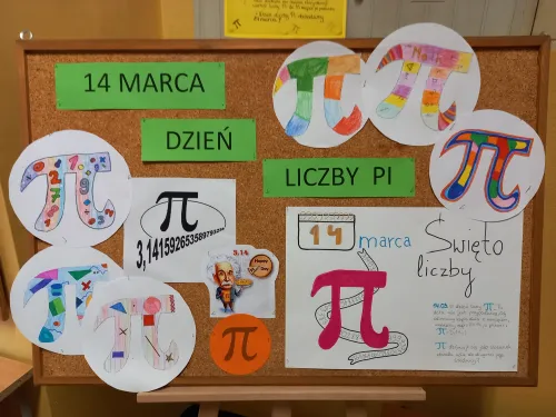 Zdjęcie ze szkolnych obchodów Święta Liczby Π 